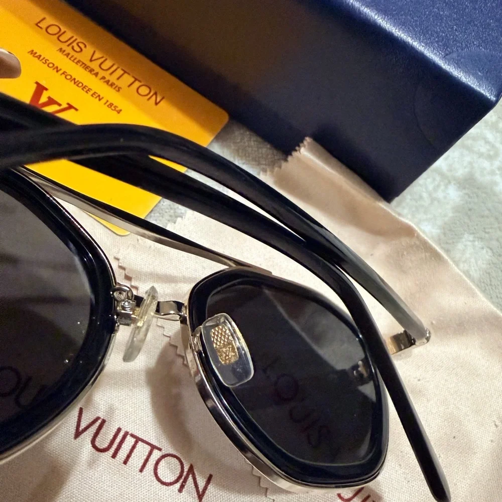 Louis Vuitton Black and Silver Round Metal Sunglasses